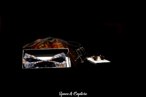 Photo décorative d'un noeud papillon et boutons de manchettes